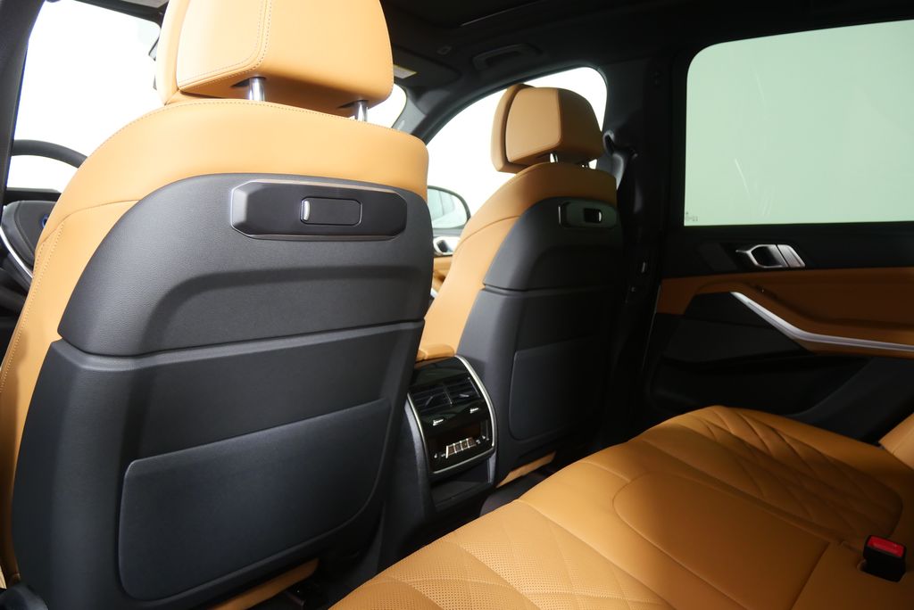 Thumbnail: 2026 BMW X5 - 17