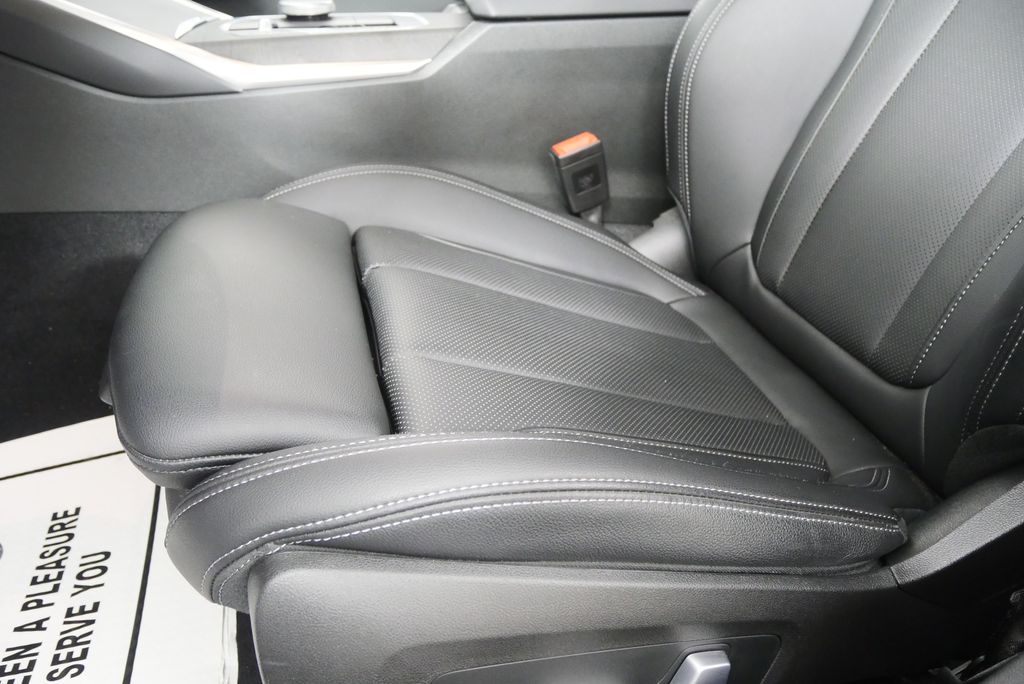 2024 BMW 3 Series 330i 10