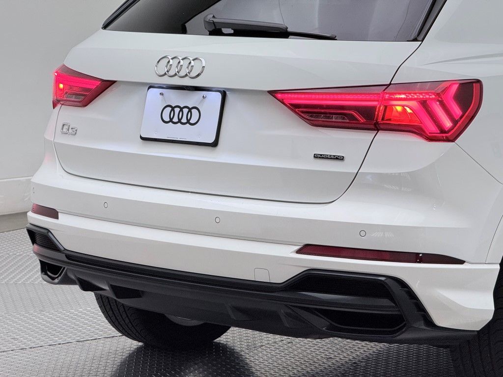 Thumbnail: 2022 Audi Q3 - 15