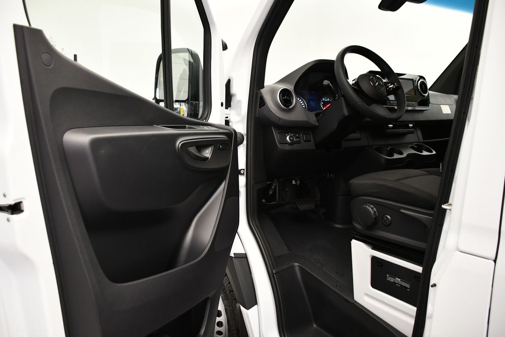 Thumbnail: 2025 Mercedes-Benz Sprinter - 25