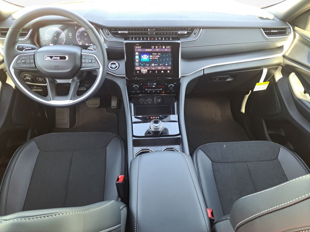 New Car 2025 Jeep Grand Cherokee  Laredo For Sale Under $40,000 In Austin, Texas