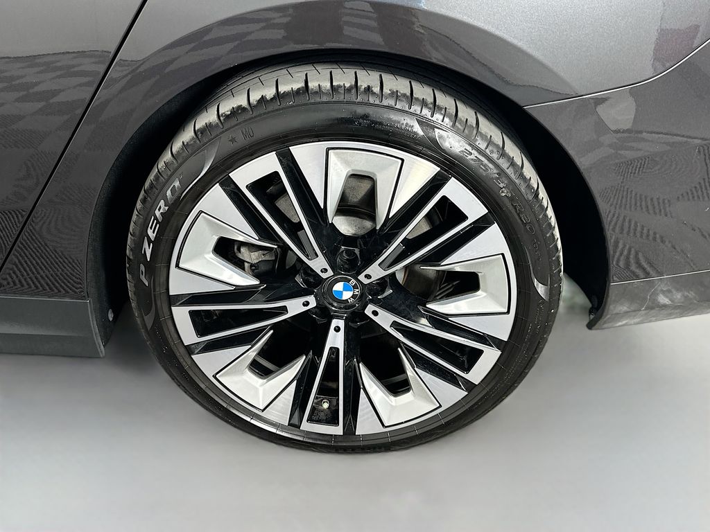 Thumbnail: 2024 BMW 5 Series - 31