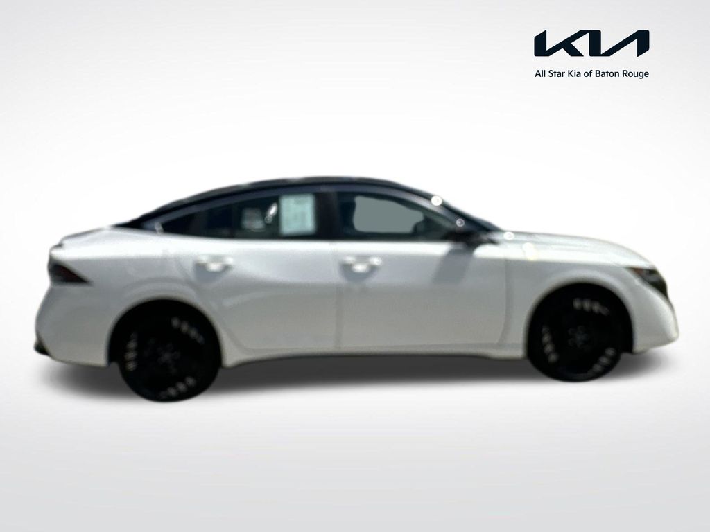 Aspen White/Super Black 2026 Nissan Sentra Sedan Front-Wheel Drive Continuously Variable Transmission