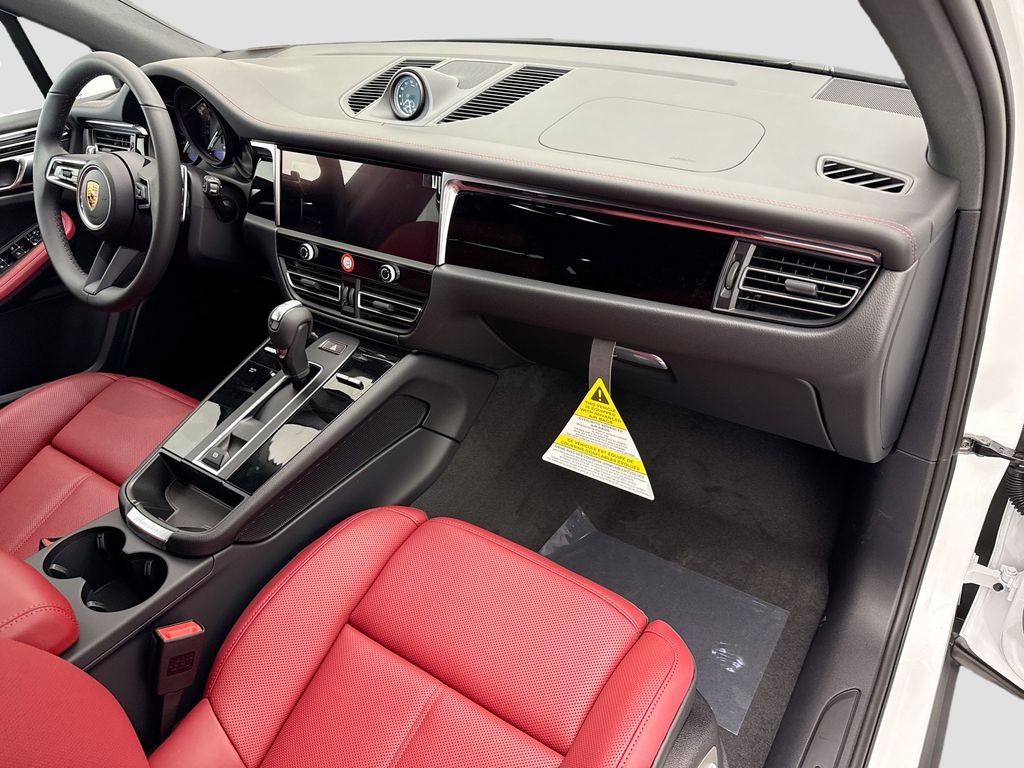 Thumbnail: 2026 Porsche Macan - 20