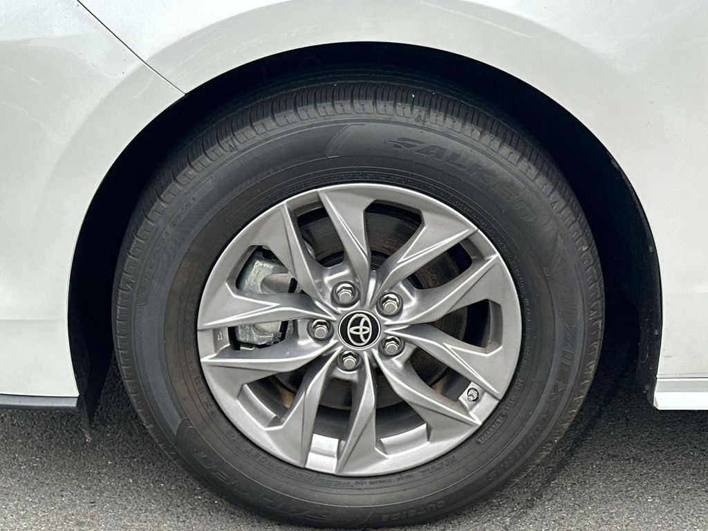 Thumbnail: 2024 Toyota Sienna - 14