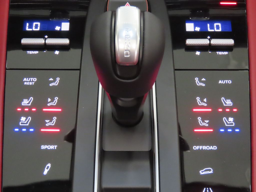 Thumbnail: 2026 Porsche Macan - 26