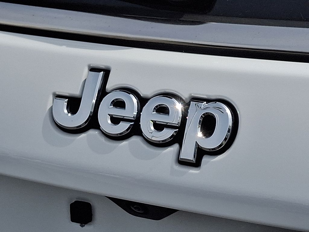 2025 Jeep Compass Limited White at South Hills CDJR