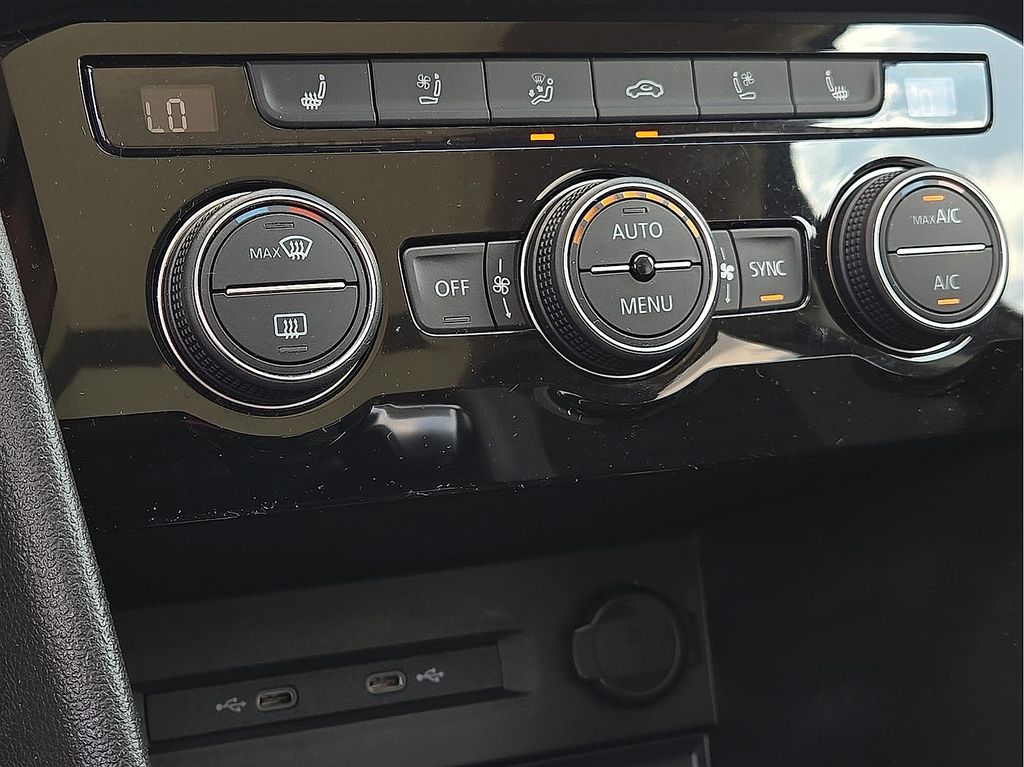 2022 Volkswagen Taos SEL - Photo 16