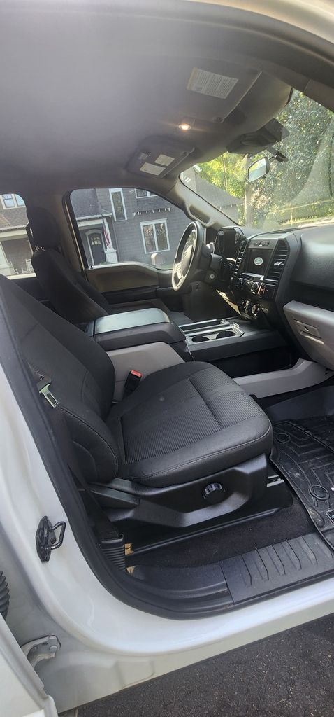 2019 Oxford White Ford F-150 XL 4X4 Truck