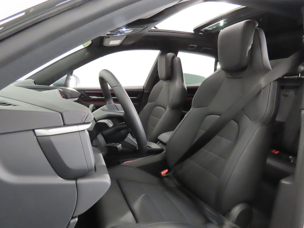 Thumbnail: 2025 Porsche Macan - 5