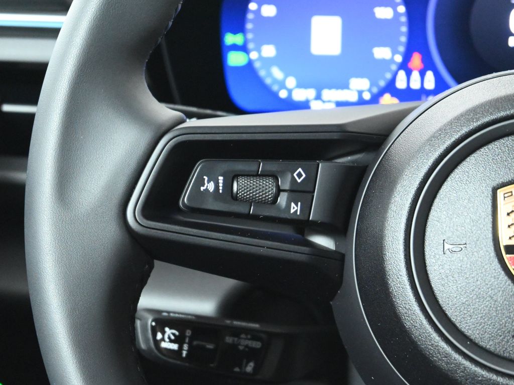 Thumbnail: 2025 Porsche Macan - 18