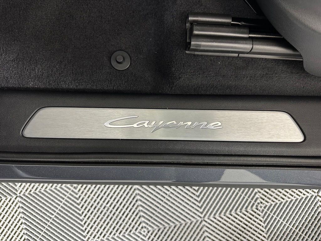Thumbnail: 2026 Porsche Cayenne - 19
