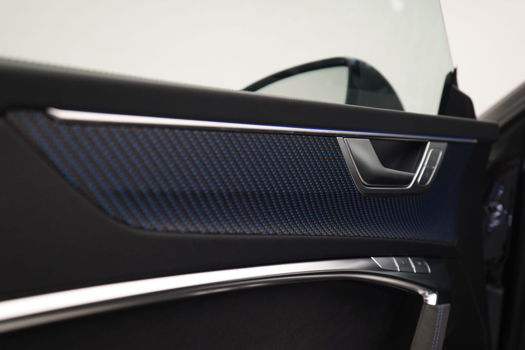 Thumbnail: 2025 Audi RS 7 - 7