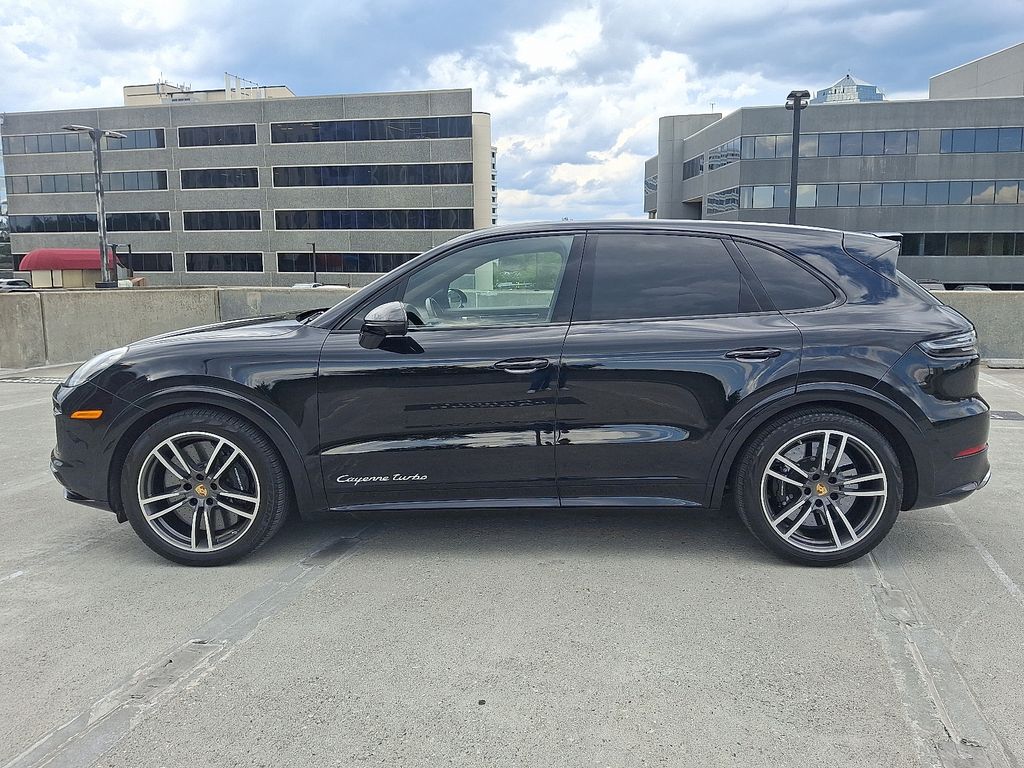 Thumbnail: 2022 Porsche Cayenne - 2