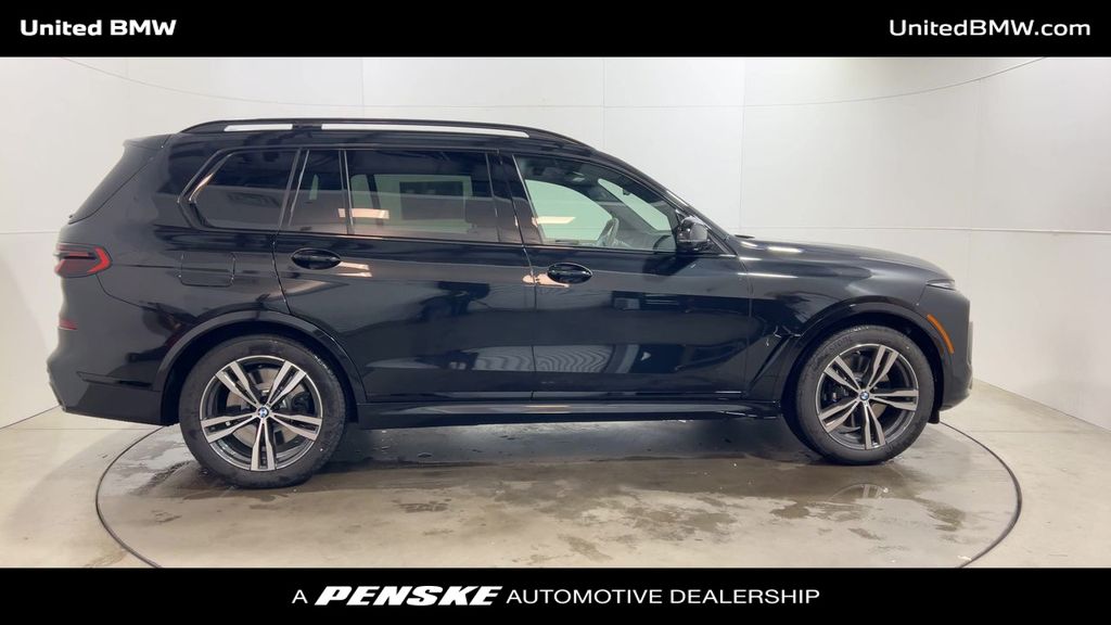 2026 BMW X7 M60i 9