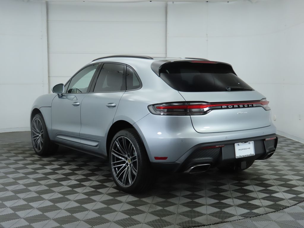 Thumbnail: 2025 Porsche Macan - 3