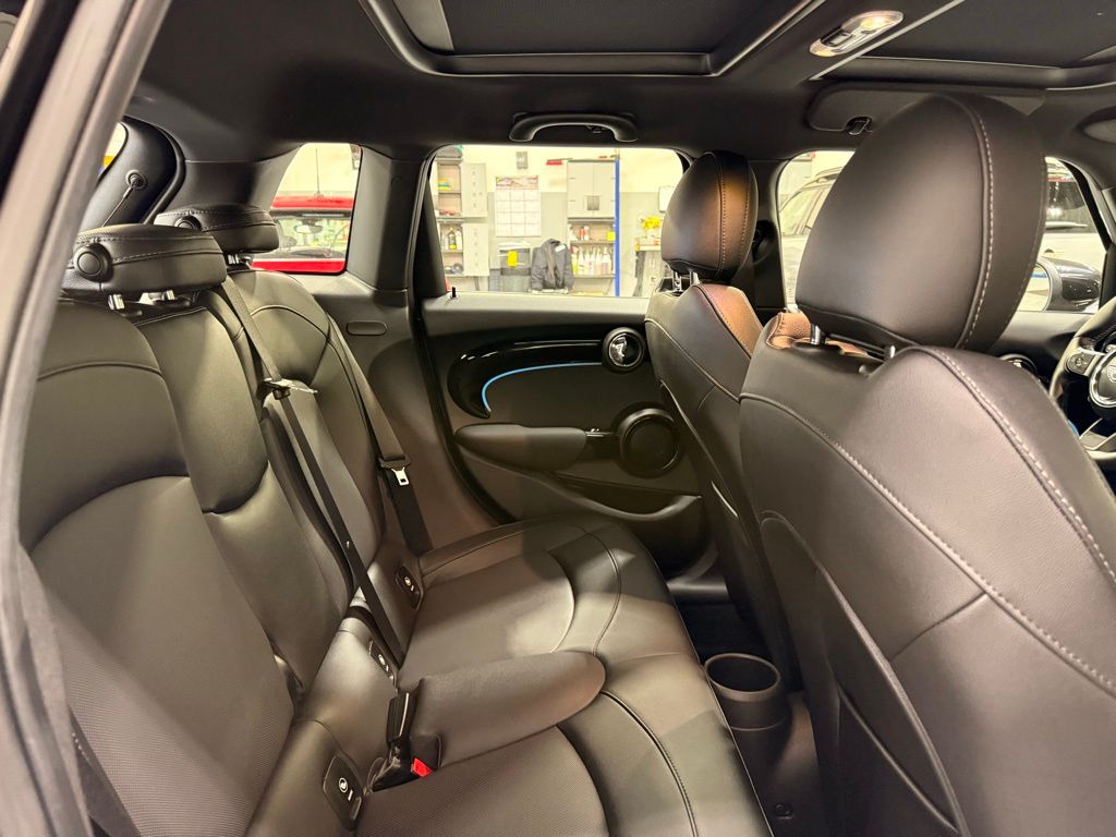 Thumbnail: 2023 MINI Cooper - 26