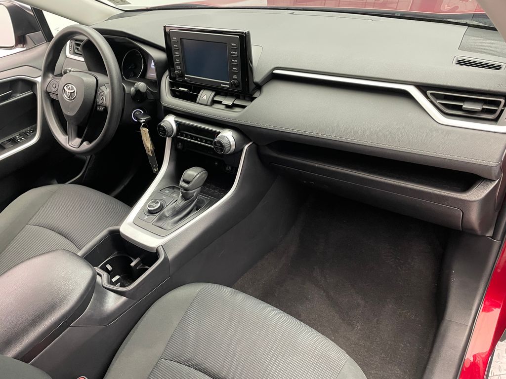 2022 Toyota RAV4 LE 17