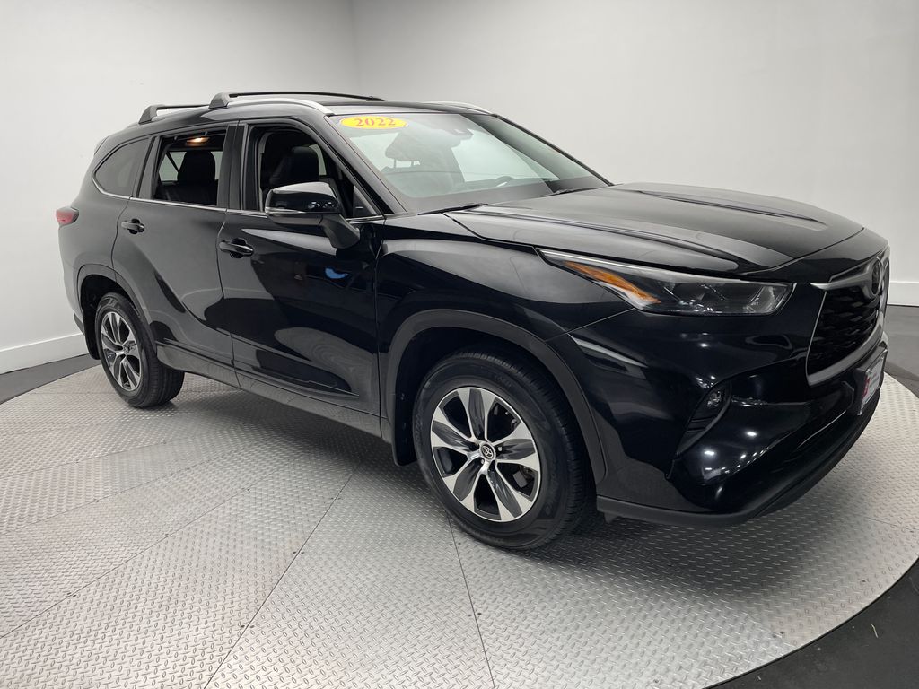 Thumbnail: 2022 Toyota Highlander - 3