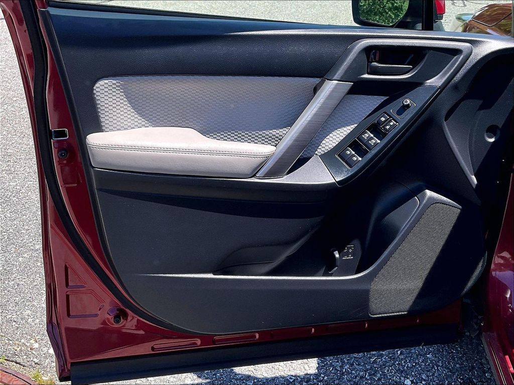 2017 Subaru Forester — photo 9