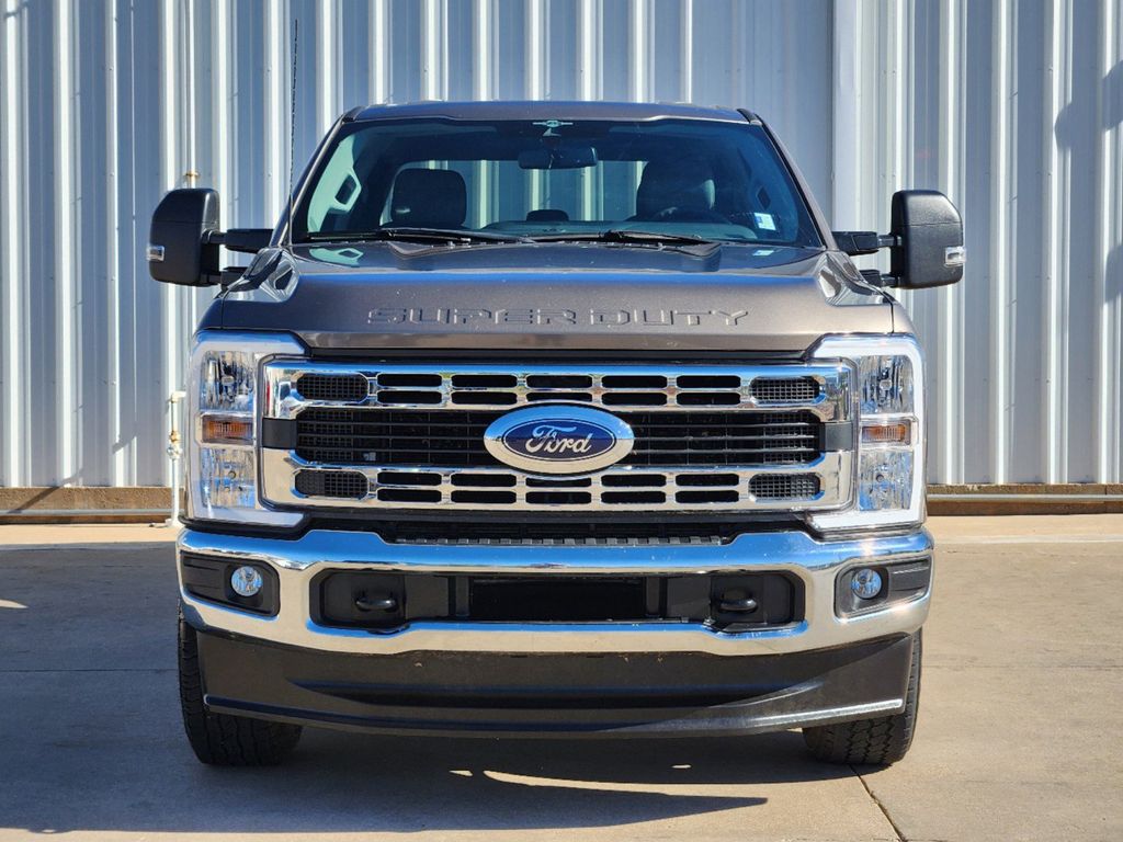 2023 Ford F-250SD XLT 2