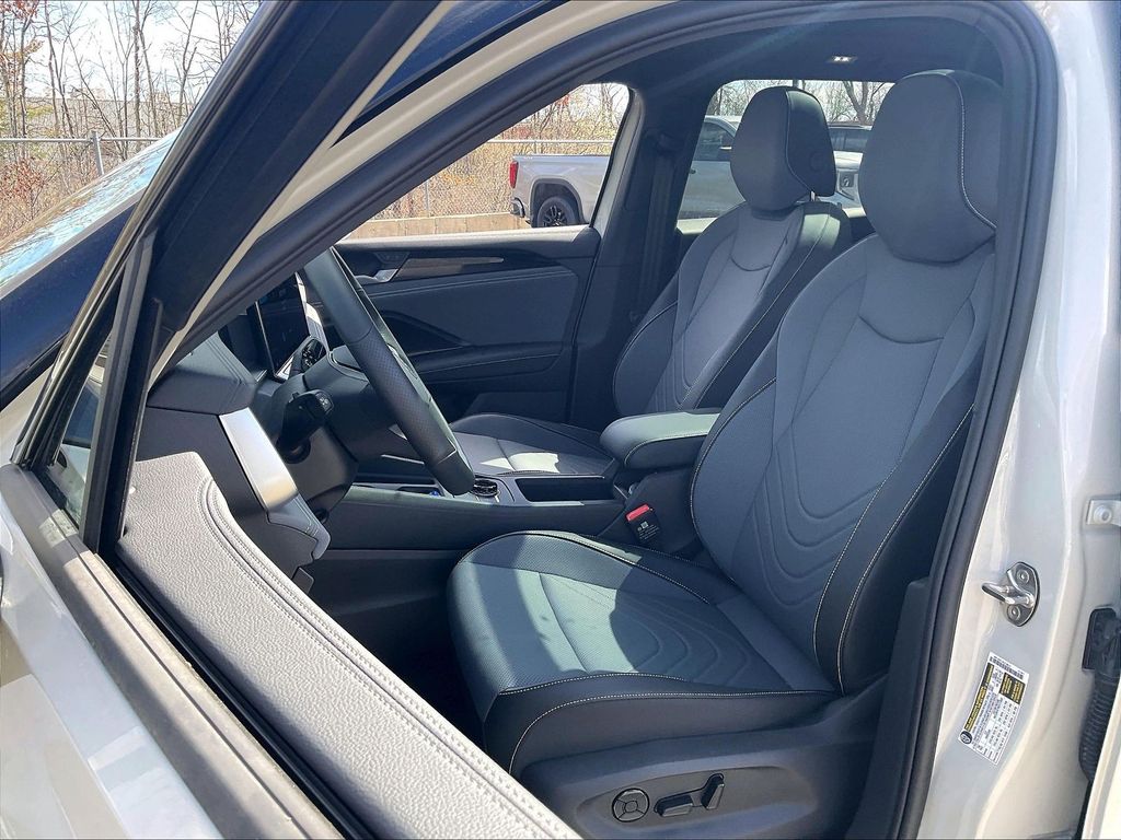 2026 Volkswagen Tiguan — photo 10