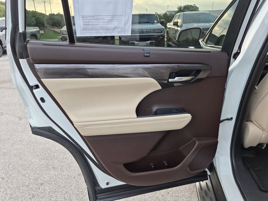 Used Car 2022 Toyota Highlander  Platinum For Sale Under $40,000 In Austin, Texas