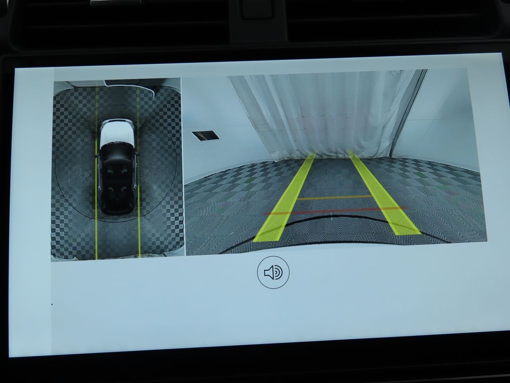 Thumbnail: 2024 Land Rover Discovery - 15