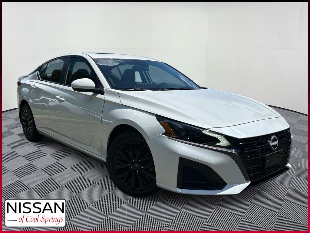 White Pearl 2026 Nissan Altima 2.5 SV FWD Sedan Front-Wheel Drive Continuously Variable Transmission