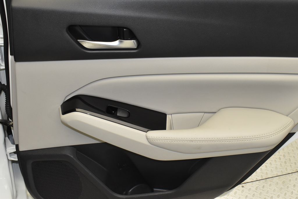 2022 Nissan Altima SL 32