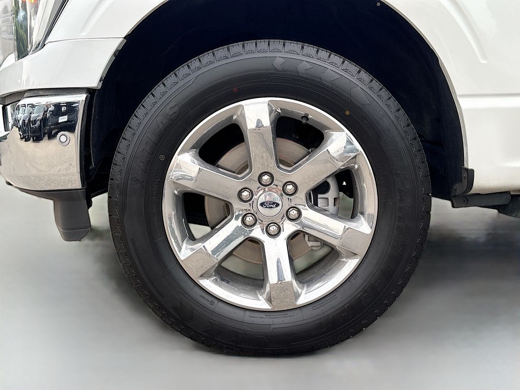 Used 2023 White Ford Lariat image 34
