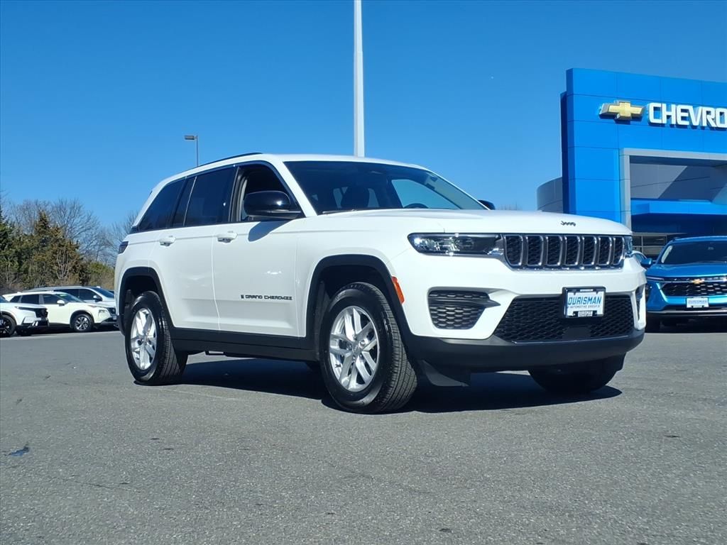 2023 Jeep Grand Cherokee Laredo 4WD