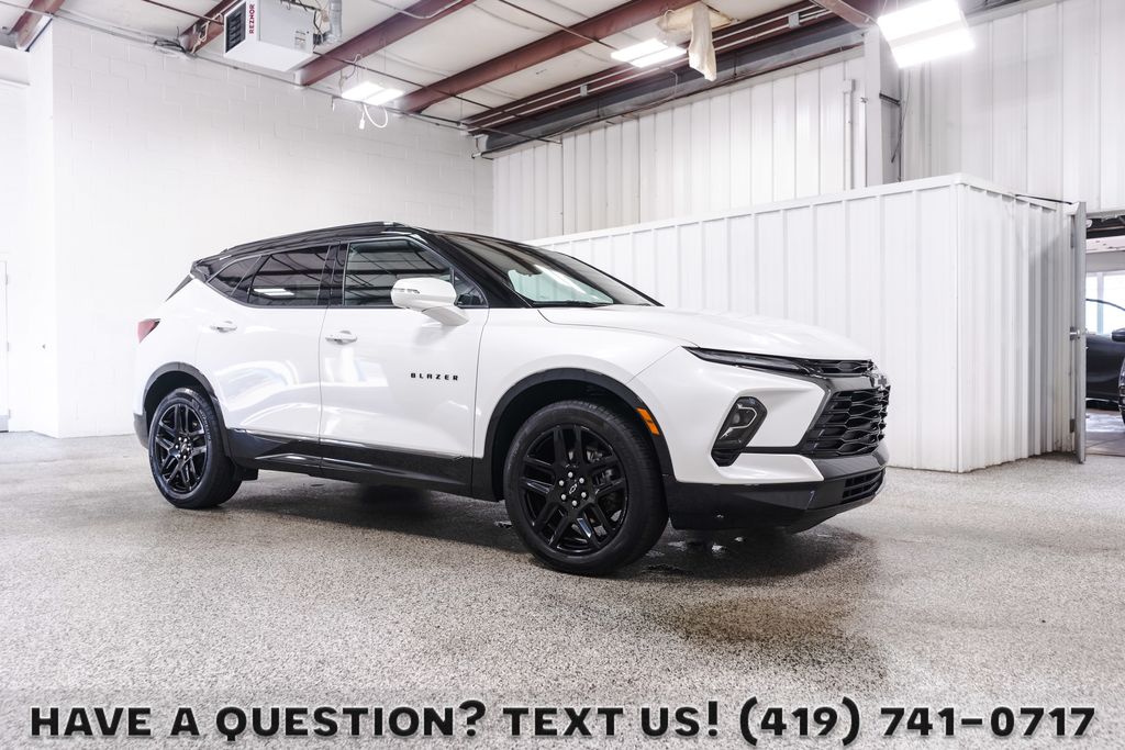White (Iridescent Pearl Tricoat) 2024 Chevrolet Blazer SUV / Crossover All-Wheel Drive 9-Speed Automatic Overdrive