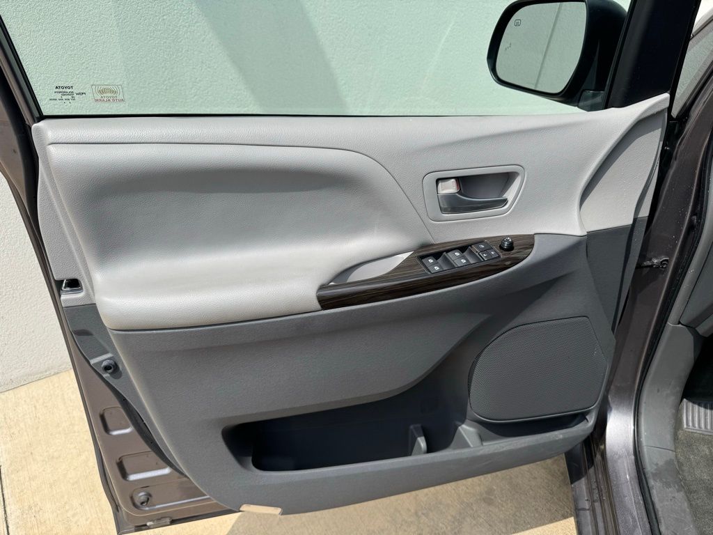 Used Car 2015 Toyota Sienna  L For Sale Under $20,000 In Georgetown, Texas