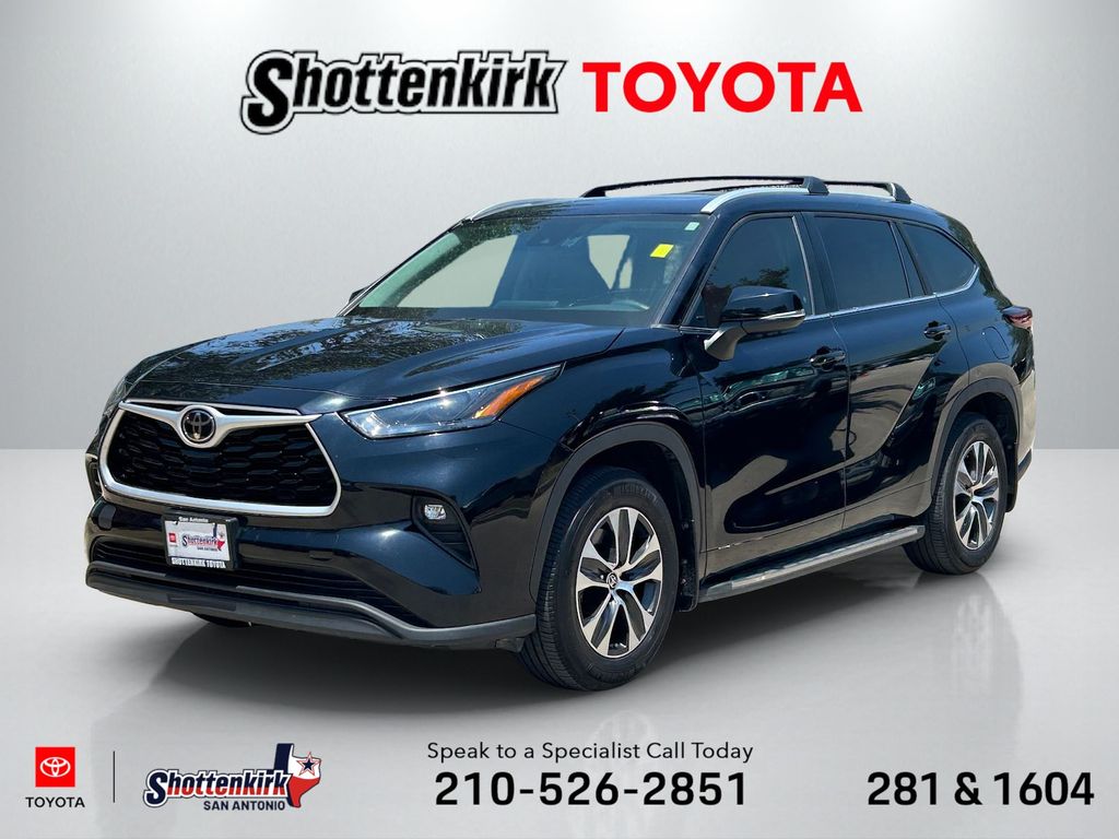 2024 Toyota Highlander XLE AWD's photo
