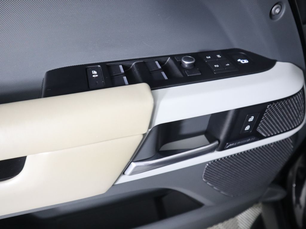 Thumbnail: 2020 Land Rover Defender - 24