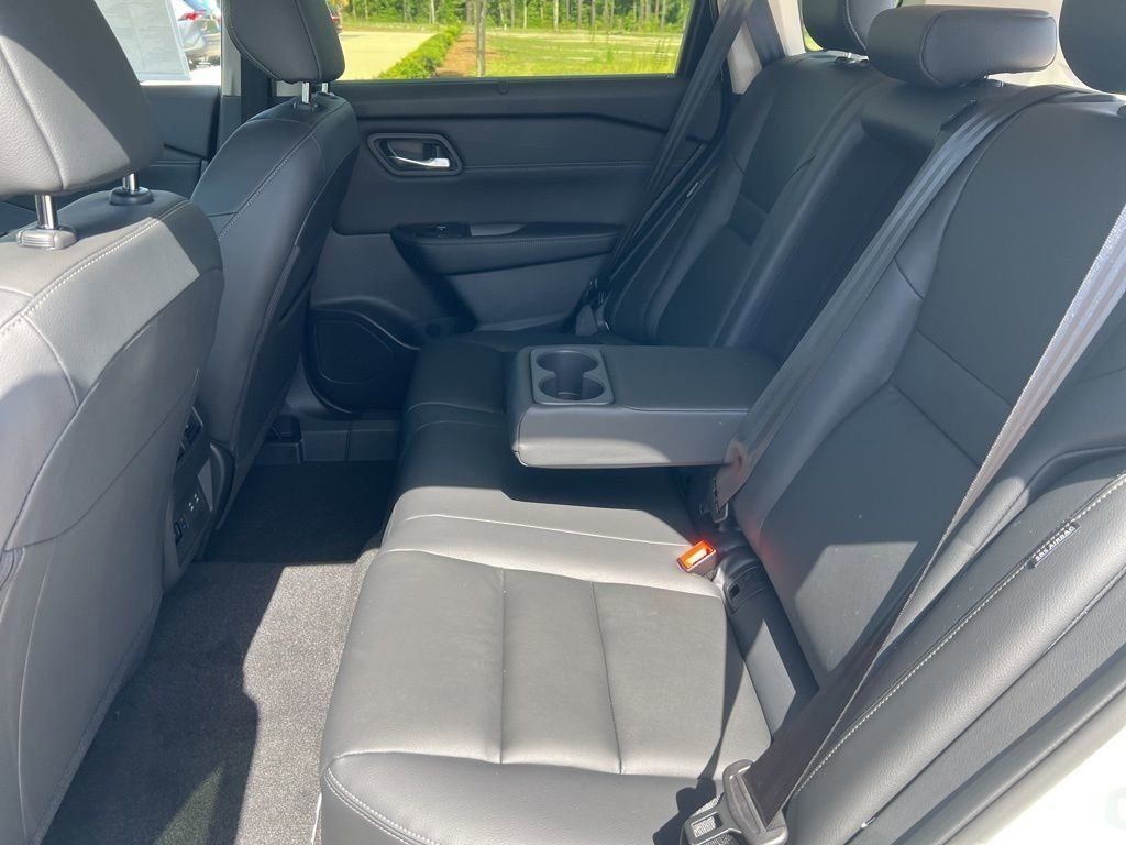 2025 Everest White Pearl Nissan Rogue SL FWD SUV