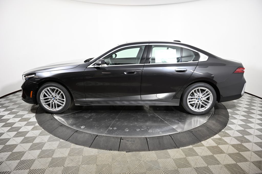 Thumbnail: 2025 BMW 5 Series - 2