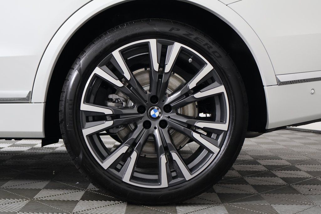 Thumbnail: 2026 BMW X7 - 11