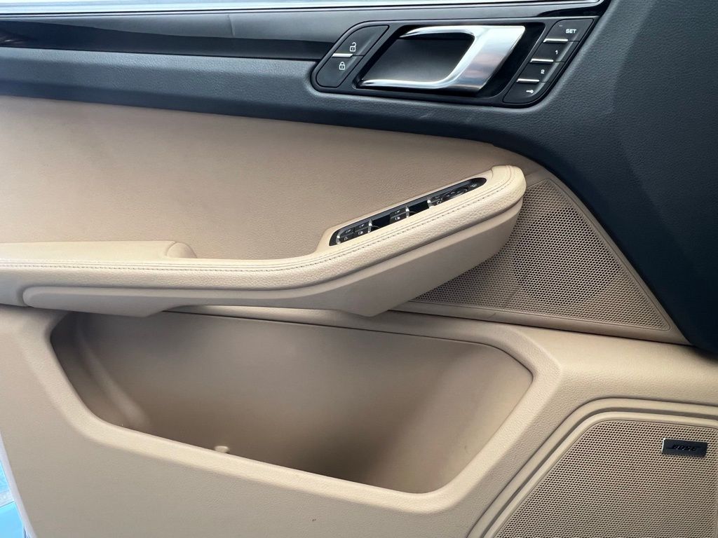 Thumbnail: 2022 Porsche Macan - 19