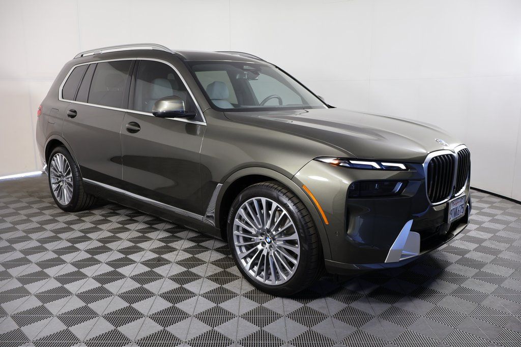 Thumbnail: 2025 BMW X7 - 3