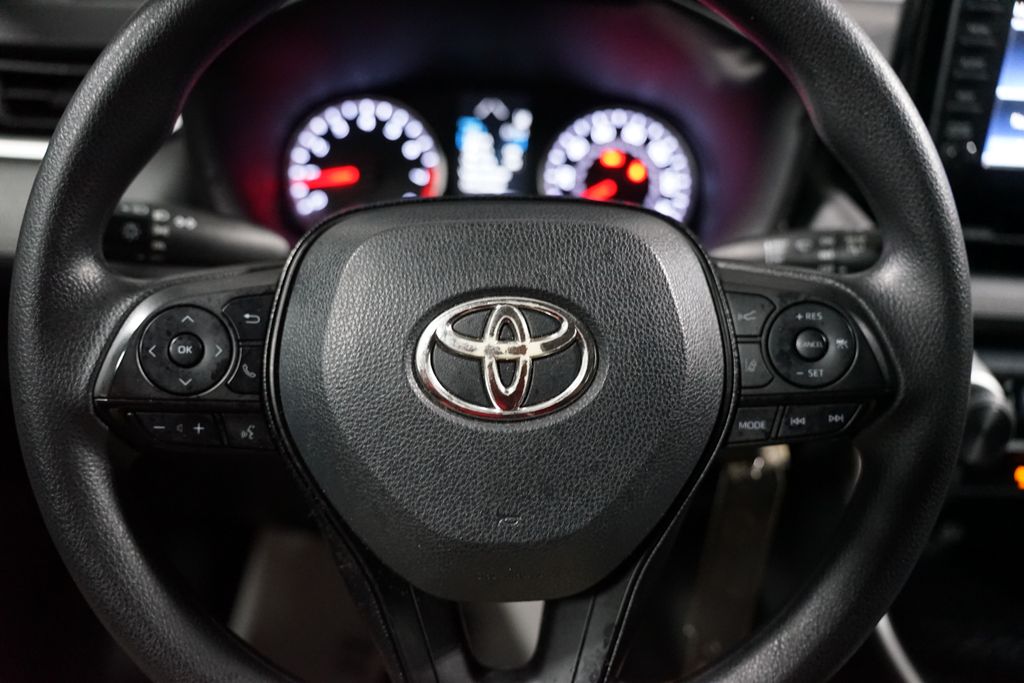 Thumbnail: 2019 Toyota RAV4 - 17