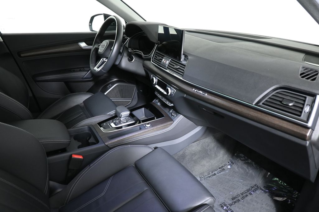 Thumbnail: 2025 Audi Q5 - 26