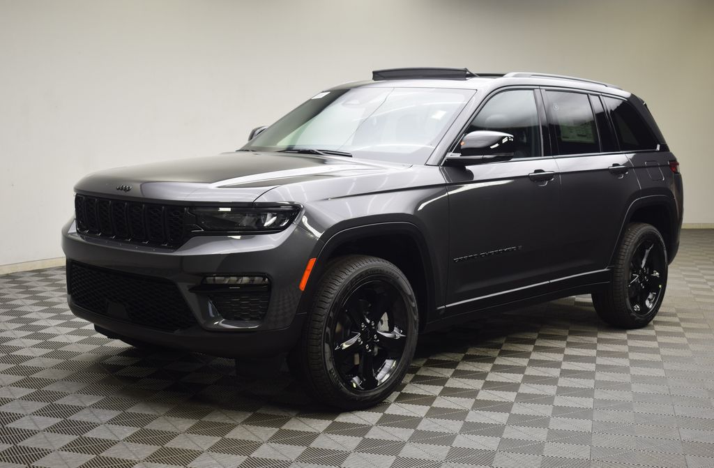 new 2025 Jeep Grand Cherokee car, priced at $44,555