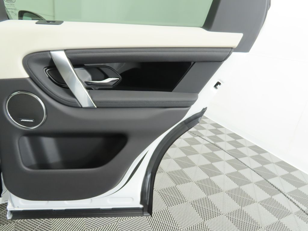 Thumbnail: 2024 Land Rover Discovery Sport - 27