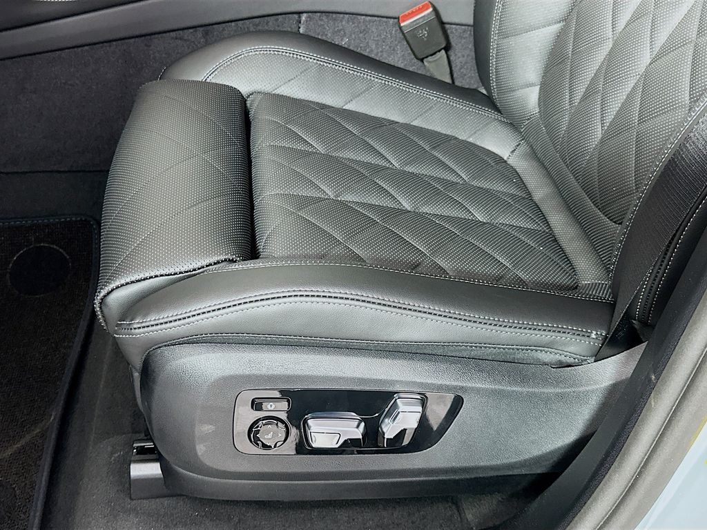 Thumbnail: 2026 BMW X5 - 21