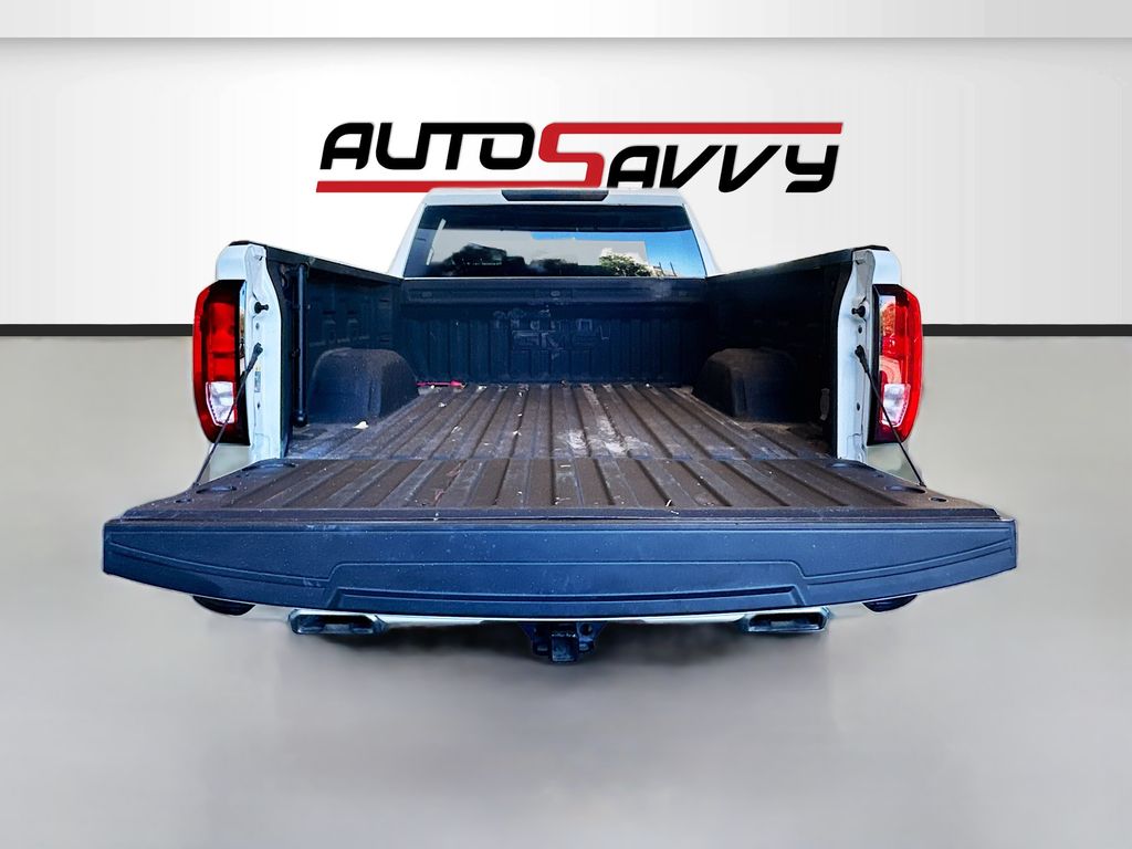 Used 2025 White GMC Elevation image 26