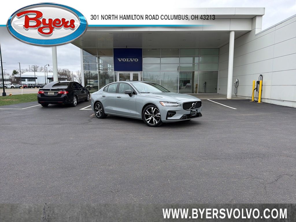 2025 Volvo S60 B5 Core AWD