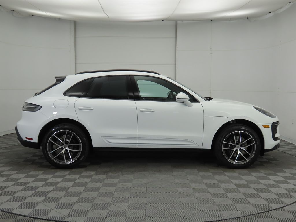 Thumbnail: 2025 Porsche Macan - 8