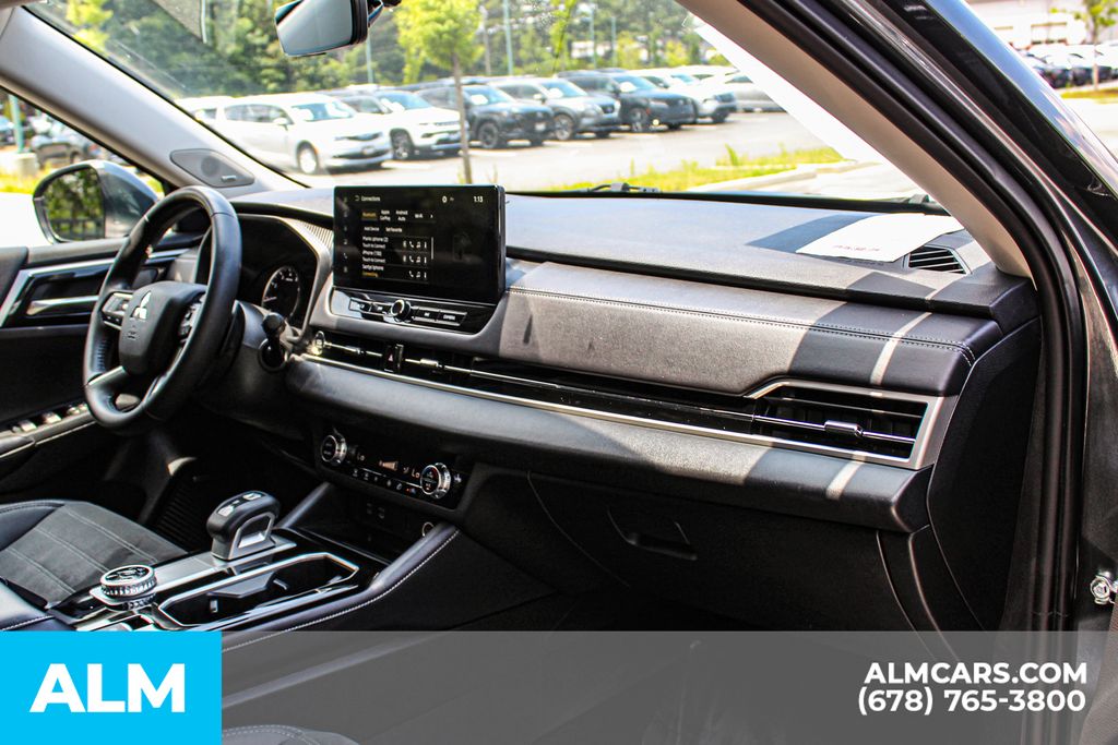 Used 2025 Gray Mitsubishi SE image 23